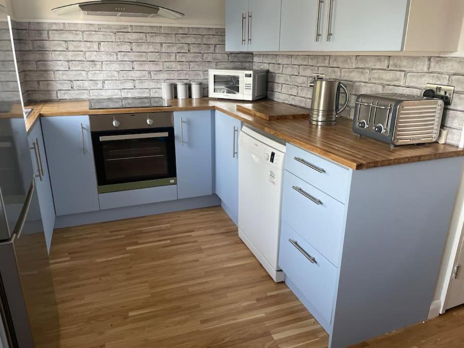 Stylish & Spacious 2 Storey, 3 Bed Apartment Gravesend Exterior photo