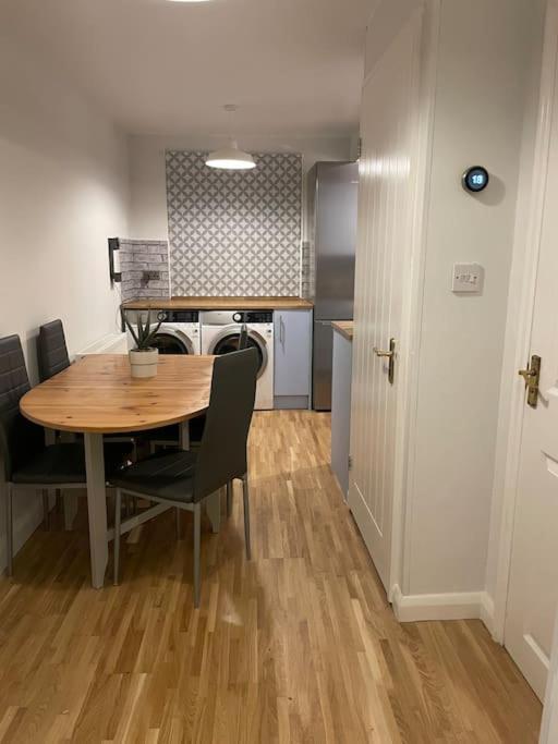 Stylish & Spacious 2 Storey, 3 Bed Apartment Gravesend Exterior photo